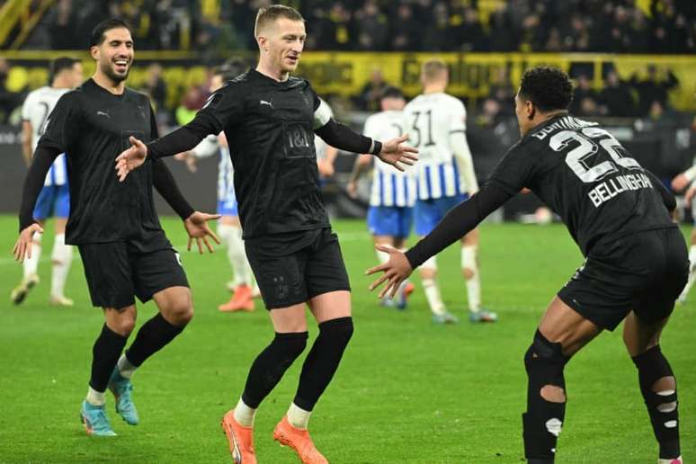 Reus brilha em vitória do Dortmund (Foto: INA FASSBENDER / AFP)