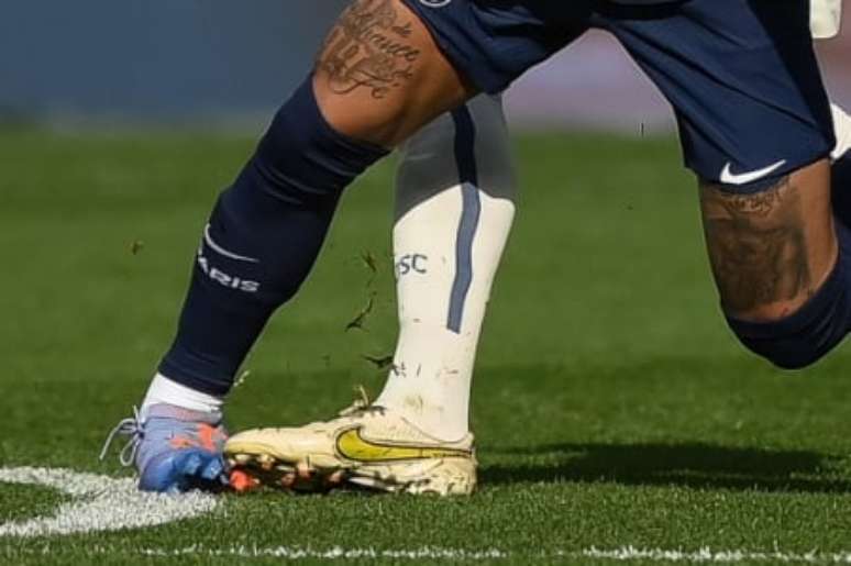 Momento da lesão de Neymar (Foto: Franck Fife/AFP)