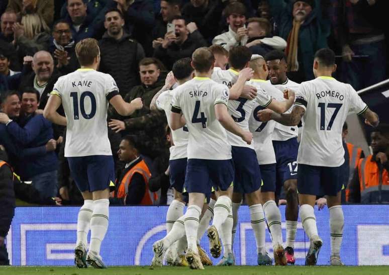 Inglês: Tottenham goleia e entra na zona de classificação da