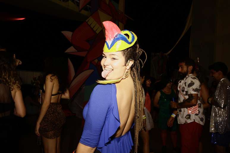 Foliã Hermínia Mendes na abertura do carnaval do Recife (PE)
