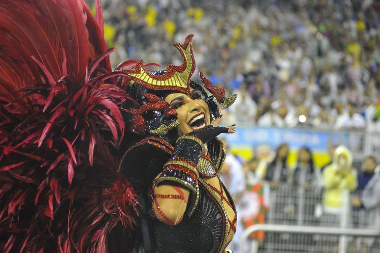 Desfile Mocidade Alegre Aline de Oliveira 