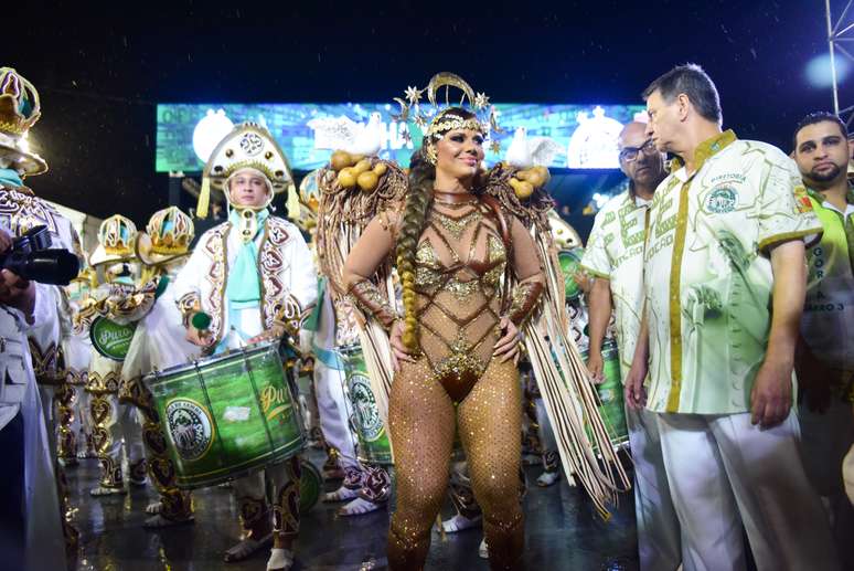 Viviane Araújo desfila pela Mancha Verde há 18 anos 