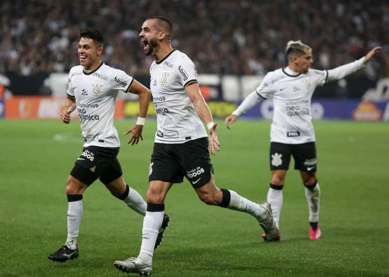 ANÁLISE: Corinthians cresce e ganha identidade, mas Lázaro erra ao não dar espaço para os jovens