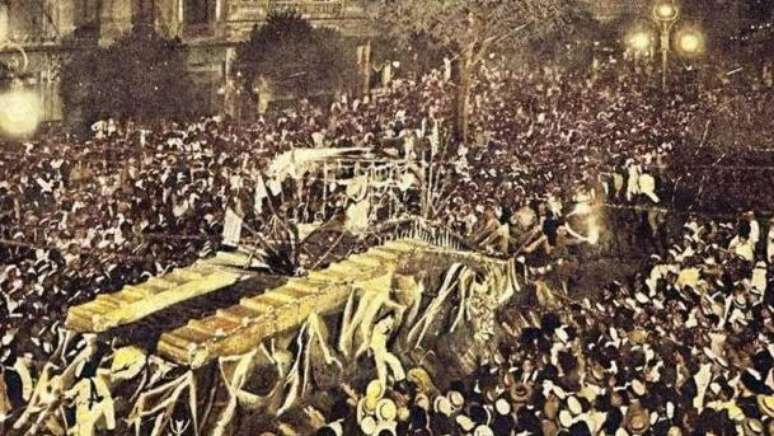 Desfile dos Democráticos nas ruas do Rio em 1919