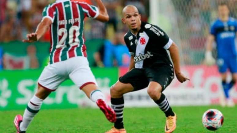 Foto de jogador na infância com camisa do Fluminense viraliza em