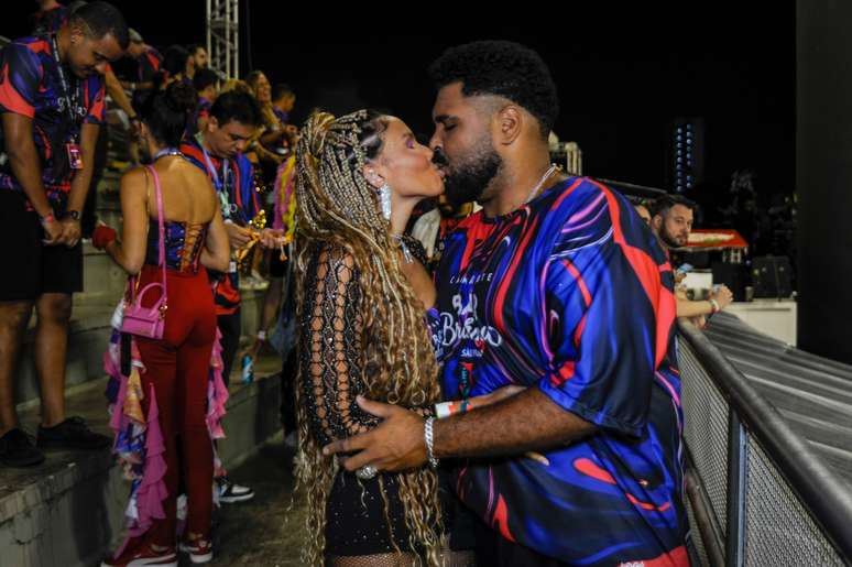 Beijos Paulo Vieira beija muito no Camarote no Brahma em SP