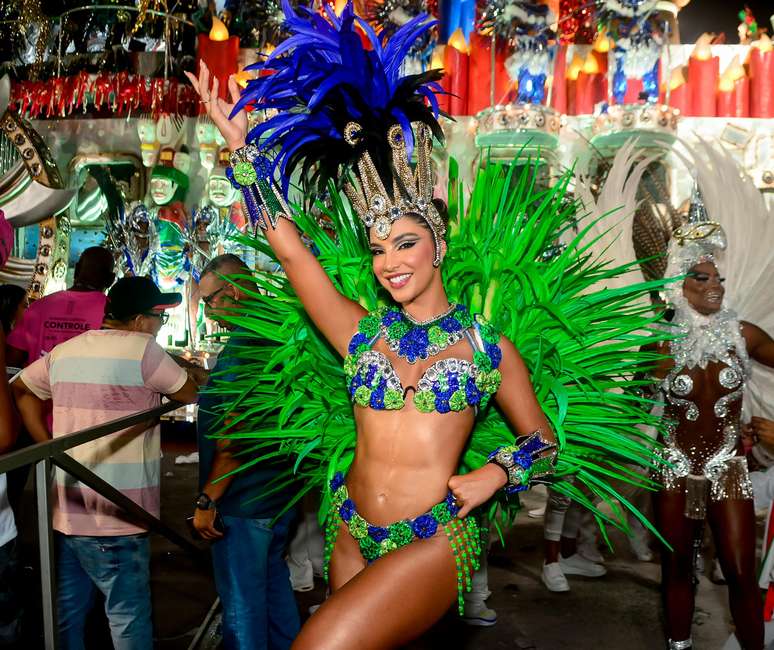 Gabriela Versiani em desfile da Grande Rio