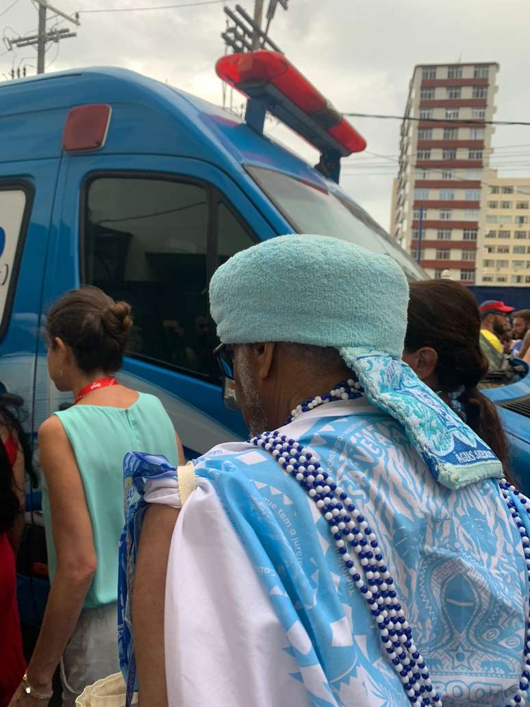 Gilberto Gil chegou ao Camarote 2222, em Salvador, vestido de filho de Gandhy