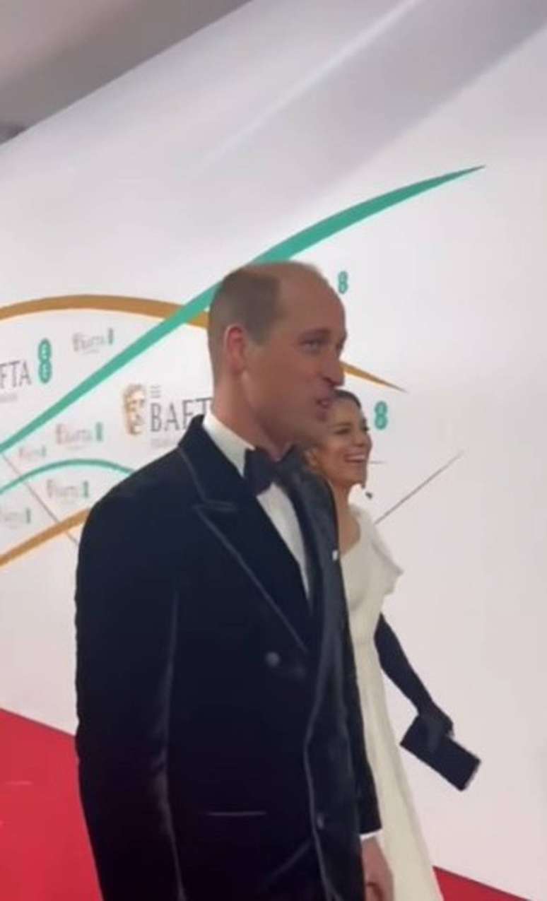 Kate Middleton “caresses” her husband William;  I wait
