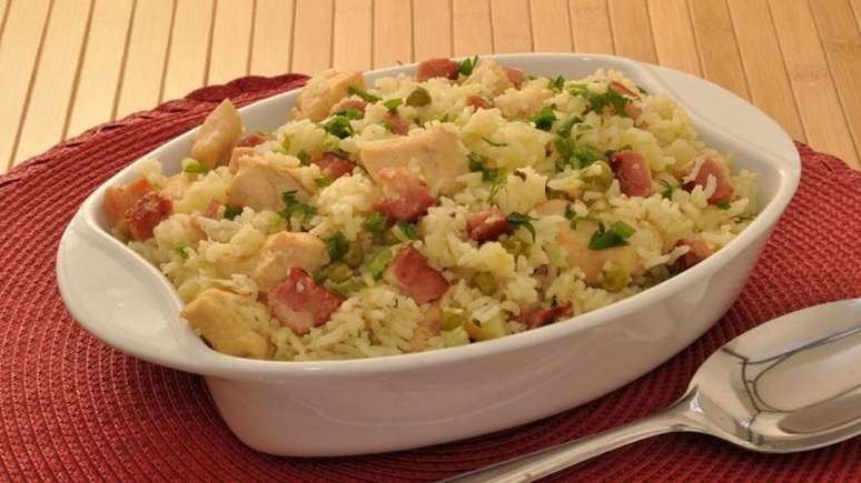 Arroz com frango e legumes na press&atilde;o