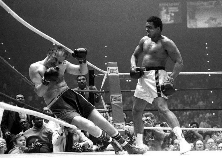 Wepner foi claramente castigado por Muhammad Ali e não conseguiu chegar ao final da luta