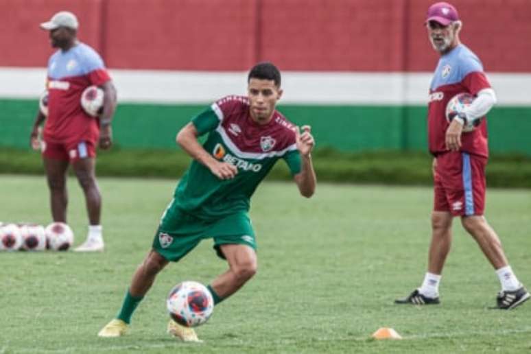 Alexsander já treina com os companheiros no CT Carlos Castilho (Foto: Marcelo Gonçalves / Fluminense)