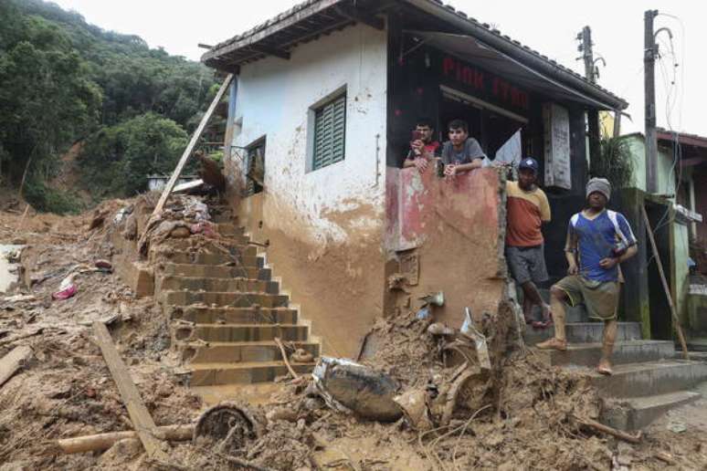 Destruição provocada por chuvas em São Sebastião