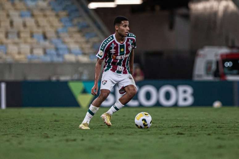 Alexsander tem três jogos no time profissional do Fluminense (Foto: Marcelo Gonçalves / Fluminense)