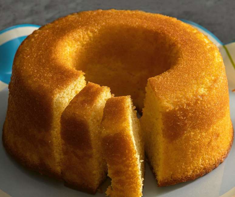 RECEITA DE BOLO DE FUBÁ FOFINHO E SABOROSO! RECEITA ECÔNOMICA E FÁCIL DE  FAZER 