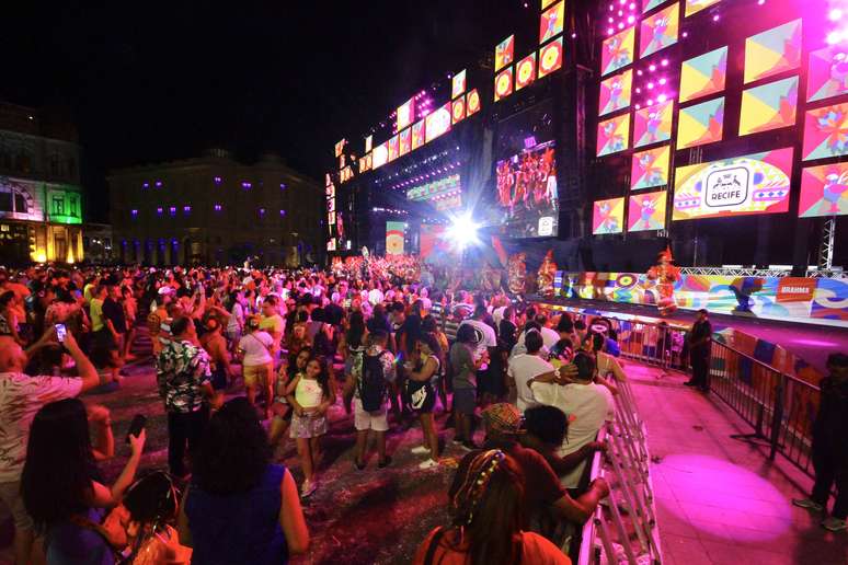 Marco Zero, principal polo do carnaval do Recife, recebeu em média 300 mil pessoas por dia
