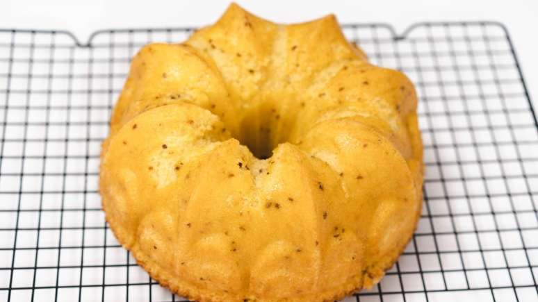 Fica uma delícia! Confeiteira ensina receita de bolo de fubá amanteigado