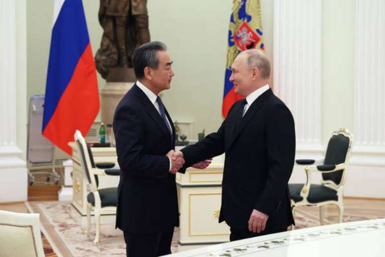 Presidente russo disse que espera receber Xi Jinping em breve