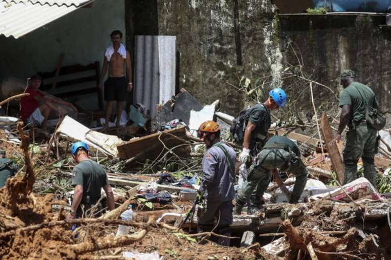 Busca por vítimas de deslizamentos em São Sebastião, litoral norte de São Paulo