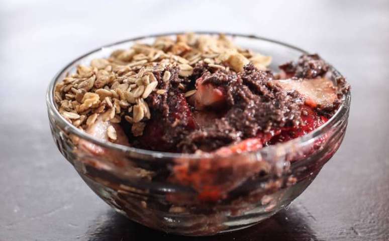 Pasta de amendoim e morango podem fazer uma &oacute;tima combina&ccedil;&atilde;o para o caf&eacute; da manh&atilde; ou sobremesa
