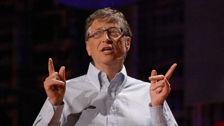 Bill Gates diz que interromper o desenvolvimento da inteligência artificial não "resolverão os desafios" futuros