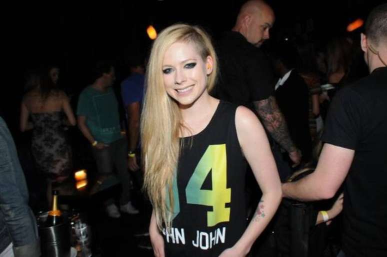 Avril Lavigne est&aacute; solteira