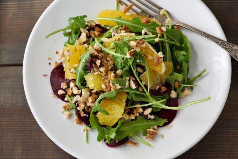 Salada de rúcula com beterraba 