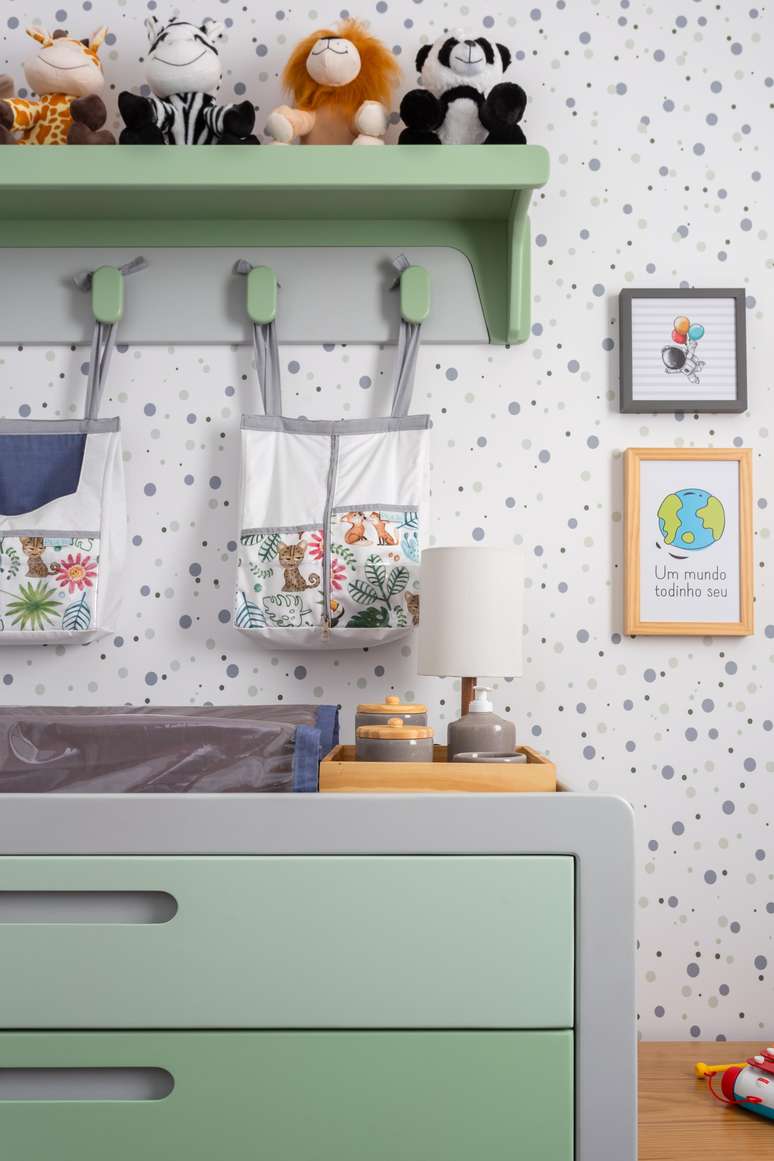 Children's bedroom furniture should not have sharp edges, with all corners and rounded sides finished. In addition to the protection and need for fireworks for safety, the organic design ends up being playful and composing very well with the warm and welcoming atmosphere of children's rooms. Children's bedroom furniture should not have sharp edges, with all corners and rounded sides finished. In addition to the protection and need for fireworks for safety, the organic design ends up being playful and composing very well with the warm and welcoming atmosphere of children's rooms.