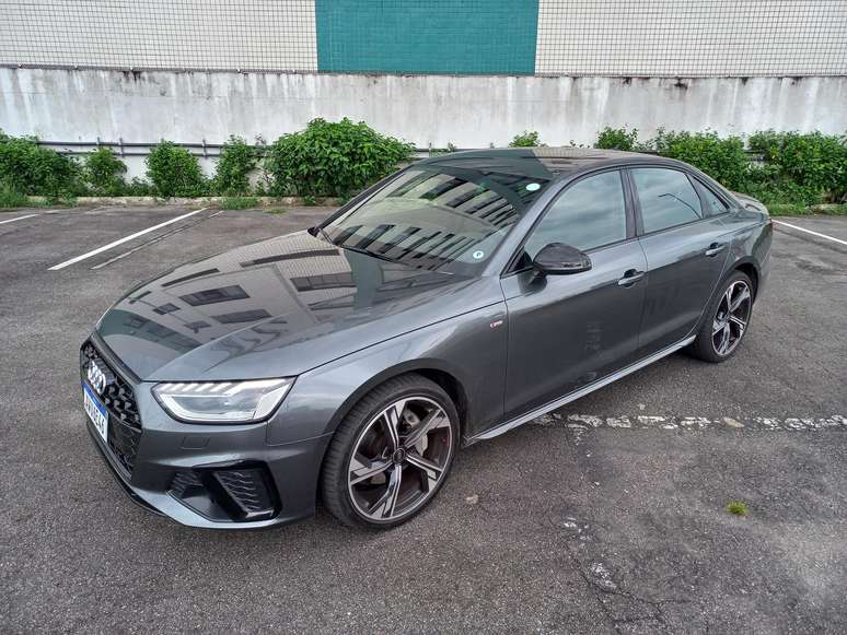 Audi A4 Sedan S line 2.0 TFSI