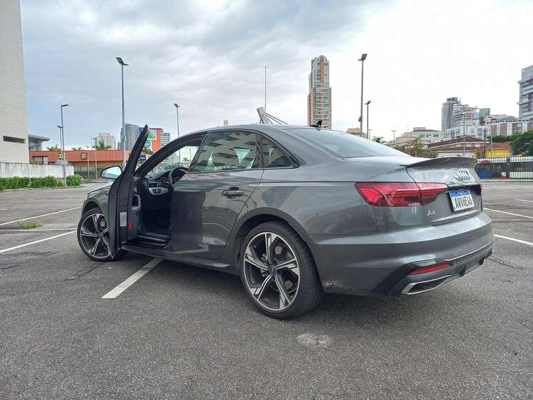 Audi A4 Sedan S line 2.0 TFSI