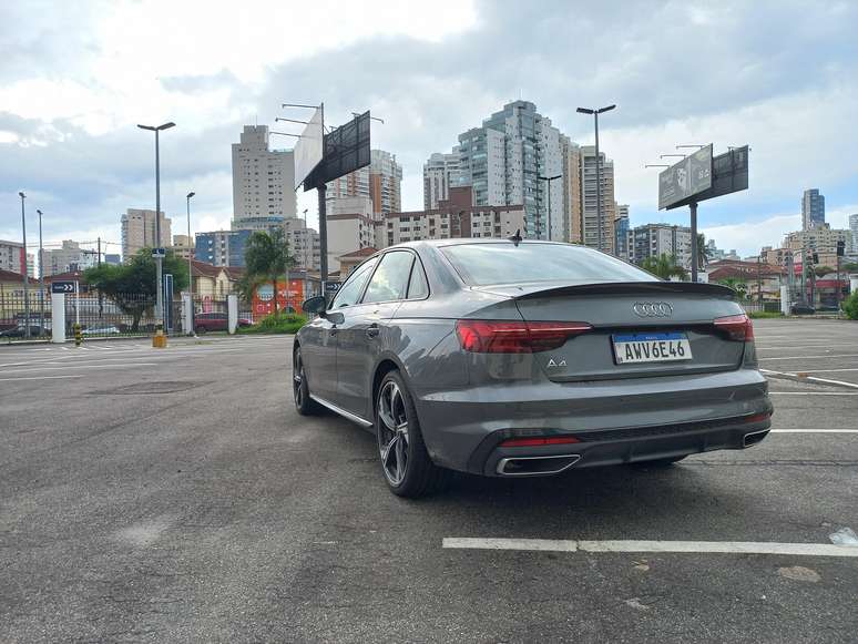 Audi A4 Sedan S line 2.0 TFSI