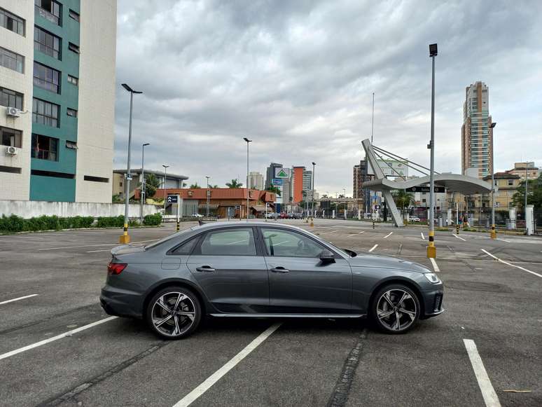 Audi A4 S Line 2.0 TFSI