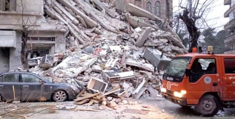 Destruição provocada por terremoto em Aleppo, na Síria