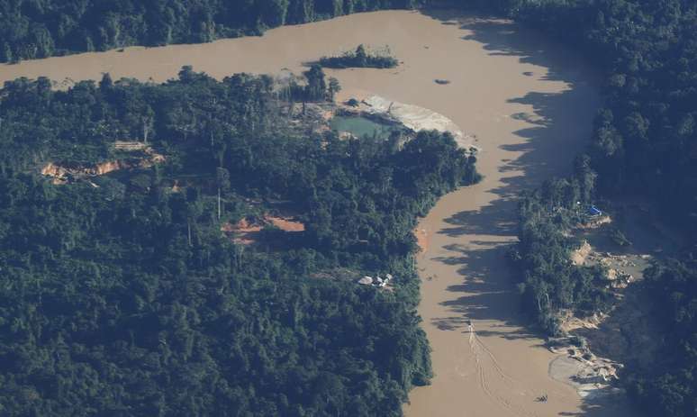 O espaço aéreo na Terra Indígena Yanomami voltará a ser fechado hoje (6) a partir das 21h