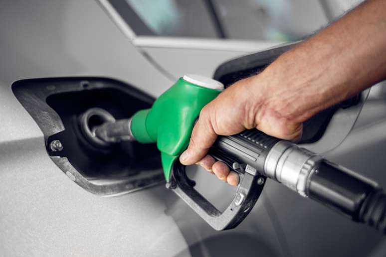 Equipe econômica sinaliza volta dos impostos federais sobre a gasolina em março