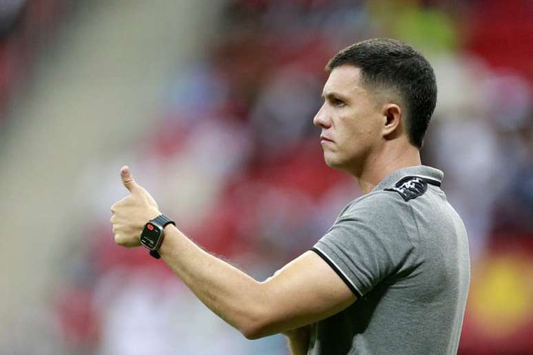 Barbieri acknowledges Vasco’s lack of aim and comments on the situation of Andrey Santos