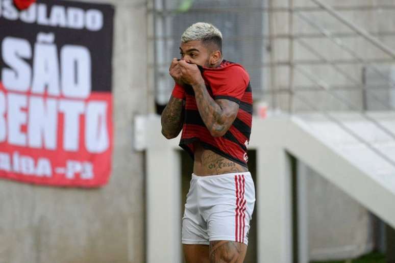 Comemoração efusiva no primeiro pelo clube (Foto: Alexandre Vidal/Flamengo)