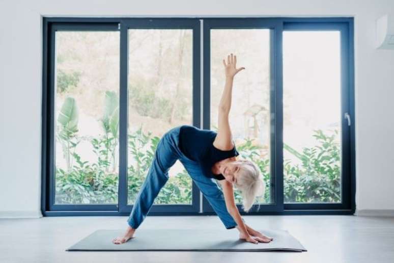 Al&eacute;m de contribuir para a sa&uacute;de f&iacute;sica, o alongamento tamb&eacute;m traz vantagens para a sa&uacute;de mental |