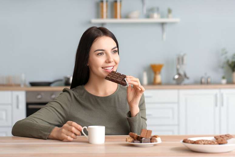 Chocolate amargo não deve ser consumido em excesso 