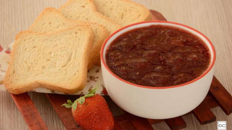 Strawberry jam with toast