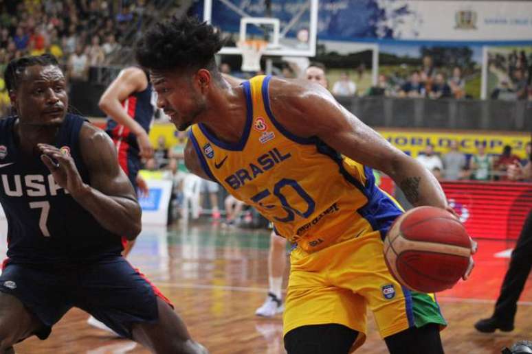 Brasil vence os EUA nas Eliminatórias da Copa do Mundo de basquete