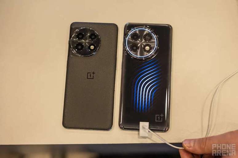 The technology could reduce temperatures by up to 2.1℃ under heavy use and would have virtually no effect on the size and weight of the phone (Image credit: PhoneArena)
