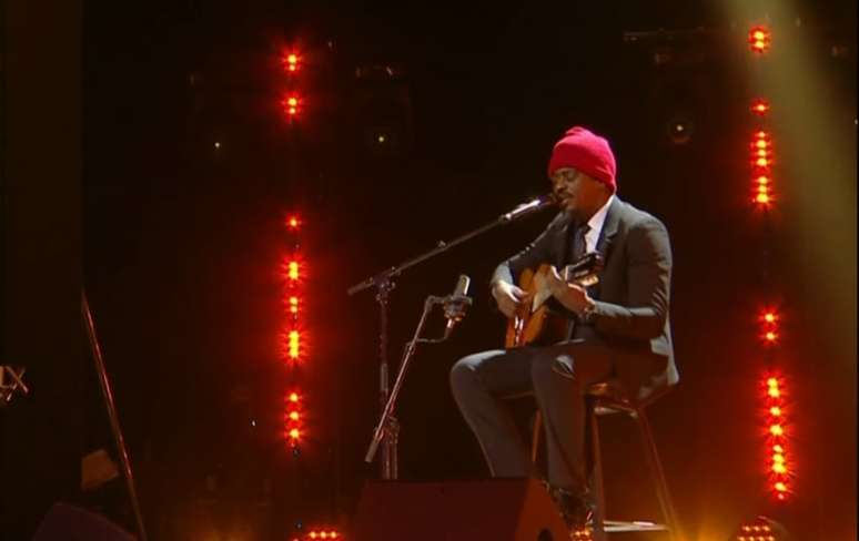 Apresentação de Seu Jorge no prêmio 'Fifa The Best' (Foto: Reprodução/SporTV)