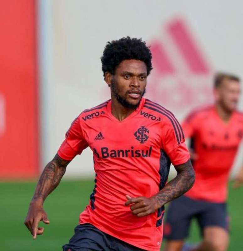 Luiz Adriano em ação no treino do Internacional (Ricardo Duarte/Internacional)