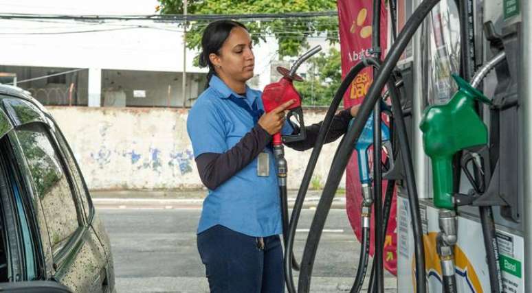 O Ministério da Fazenda anunciou a volta da tributação sobre os combustíveis em novo modelo, em que é mais onerado o combustível fóssil, como gasolina.