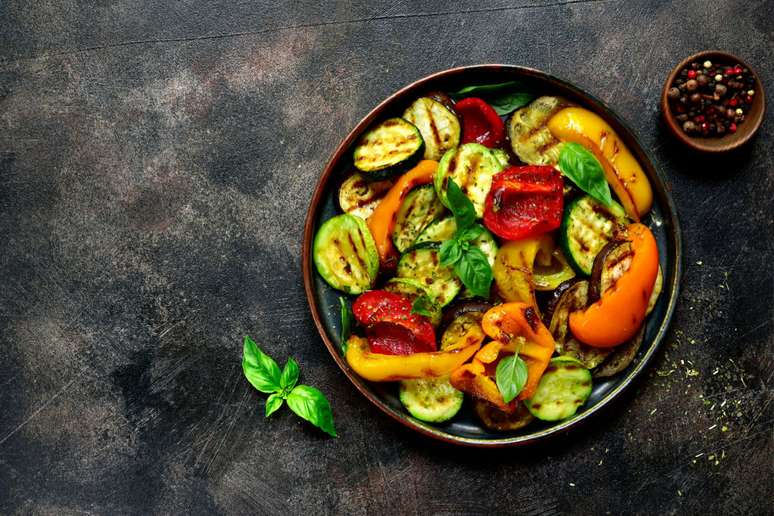 Salada de pimentão com berinjela 