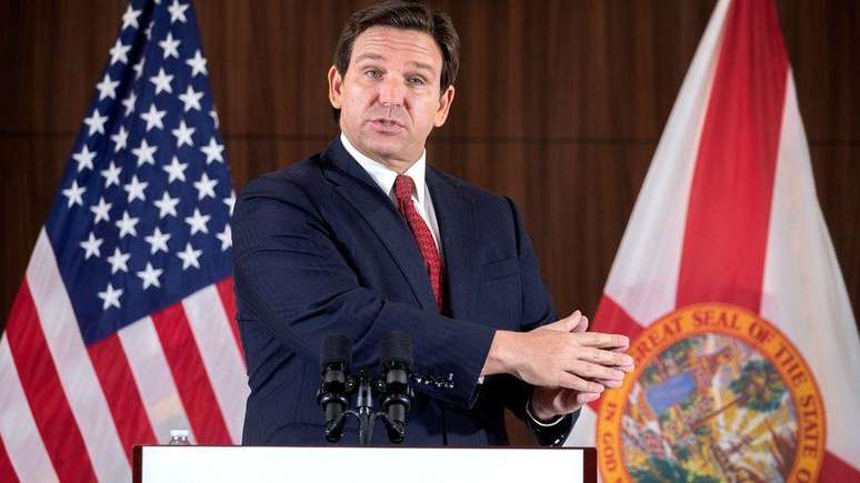 O governador da Fl&oacute;rida, Ron DeSantis, tem sido um forte cr&iacute;tico do CRT.
