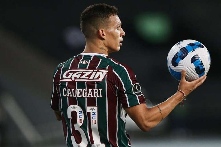 Calegari é lateral-direito, mas chegou a atuar na esquerda com Diniz (Foto: Lucas Merçon/Fluminense FC)