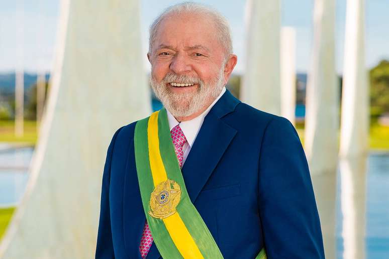 Lula divulga foto oficial da Presidência; veja
