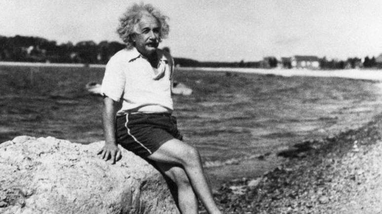 Einstein em praia no Estado de Nova York em 1939